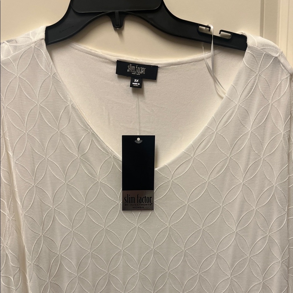 Investments Slim Factor White V-Neck Textured tops